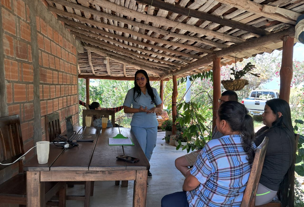 Estudiantes de Nutrición y Dietética promueven el aprovechamiento de la piña en comunidad rural de La Purnia