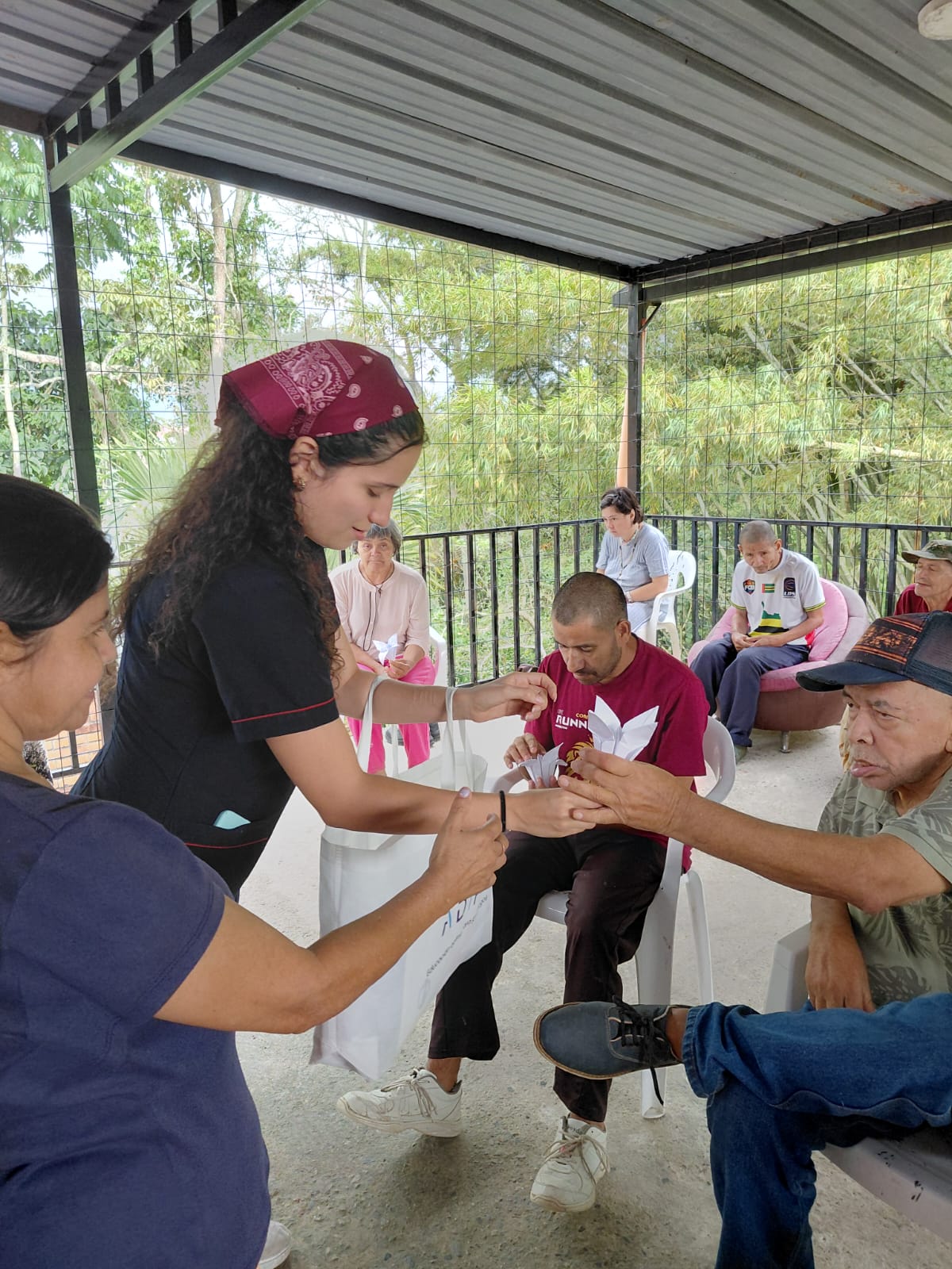 “Historias que Permanecen”: un espacio para honrar la memoria y resignificar el duelo en adultos mayores